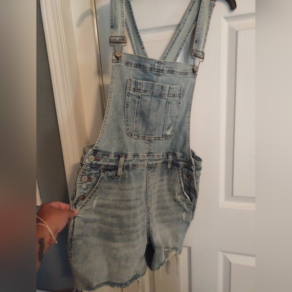 Never worn Judy Blue overalls